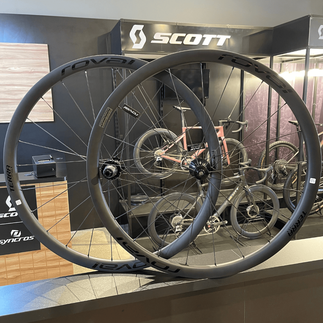 Par de Rodas ROVAL Terra CLX em carbono